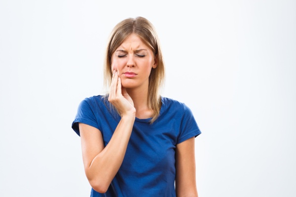 An Emergency Dentist Office Give Tips For Immediate Tooth Pain Relief